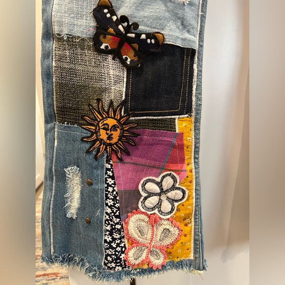 Gently Used BDG Urban Outfitters Women’s Bootleg Jeans with Patches Size 26 - Picture 2 of 12